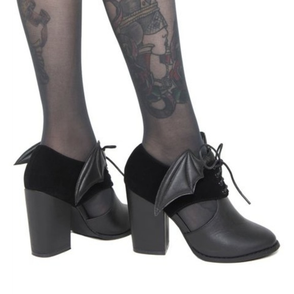 Iron Fist Shoes - SALE Iron Fist Bat Wing Heels Sz 8